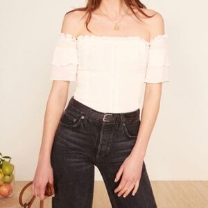 Reformation Leona Top in Ivory size 2 Flowy Off Shoulder Fitted